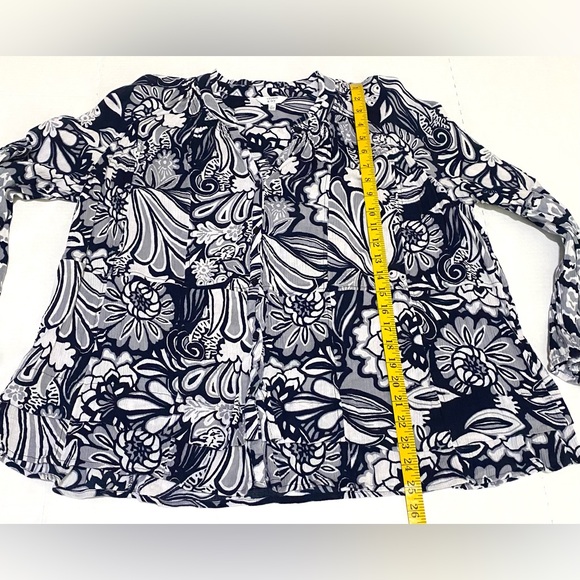 Crown & Ivy Womens XL Navy Blue/Gray/White Floral Long Sleeve Top Preppy Classic - Picture 12 of 15